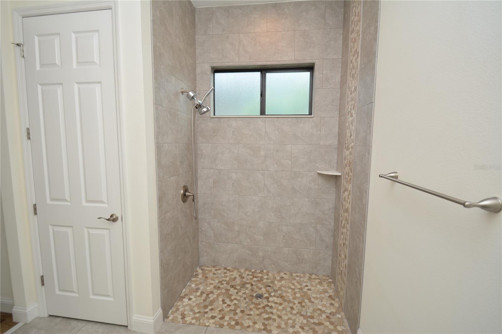 Image 25 of 35 For 61 Green Circle