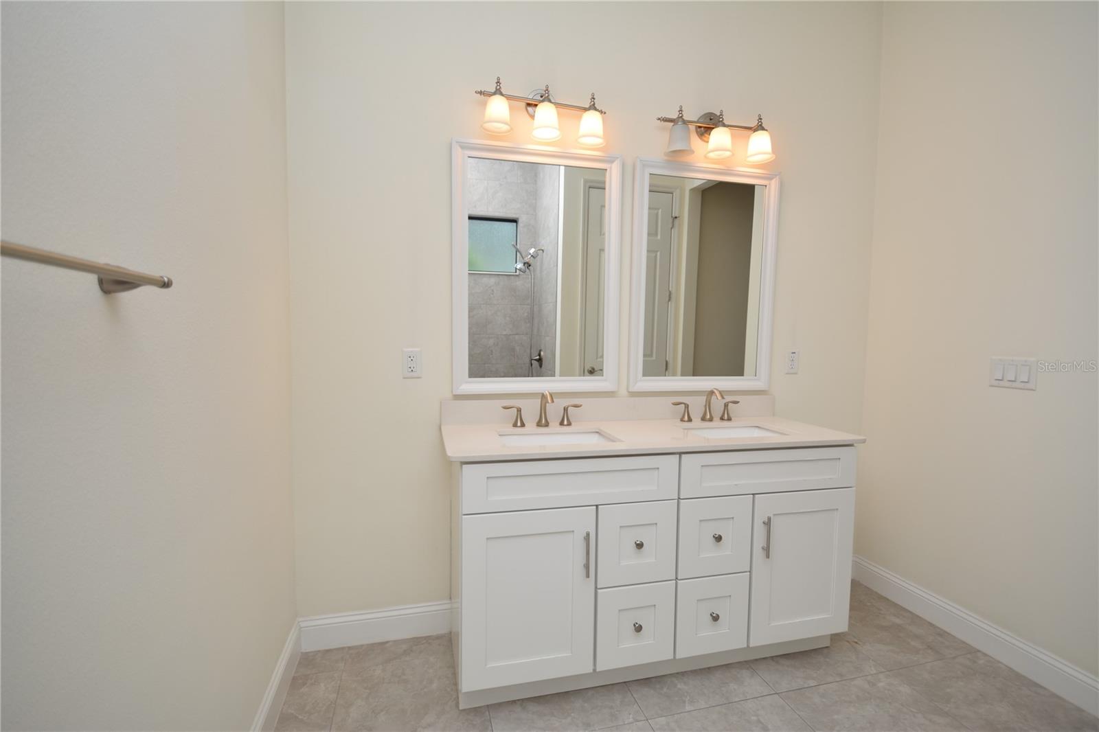 Image 26 of 35 For 61 Green Circle