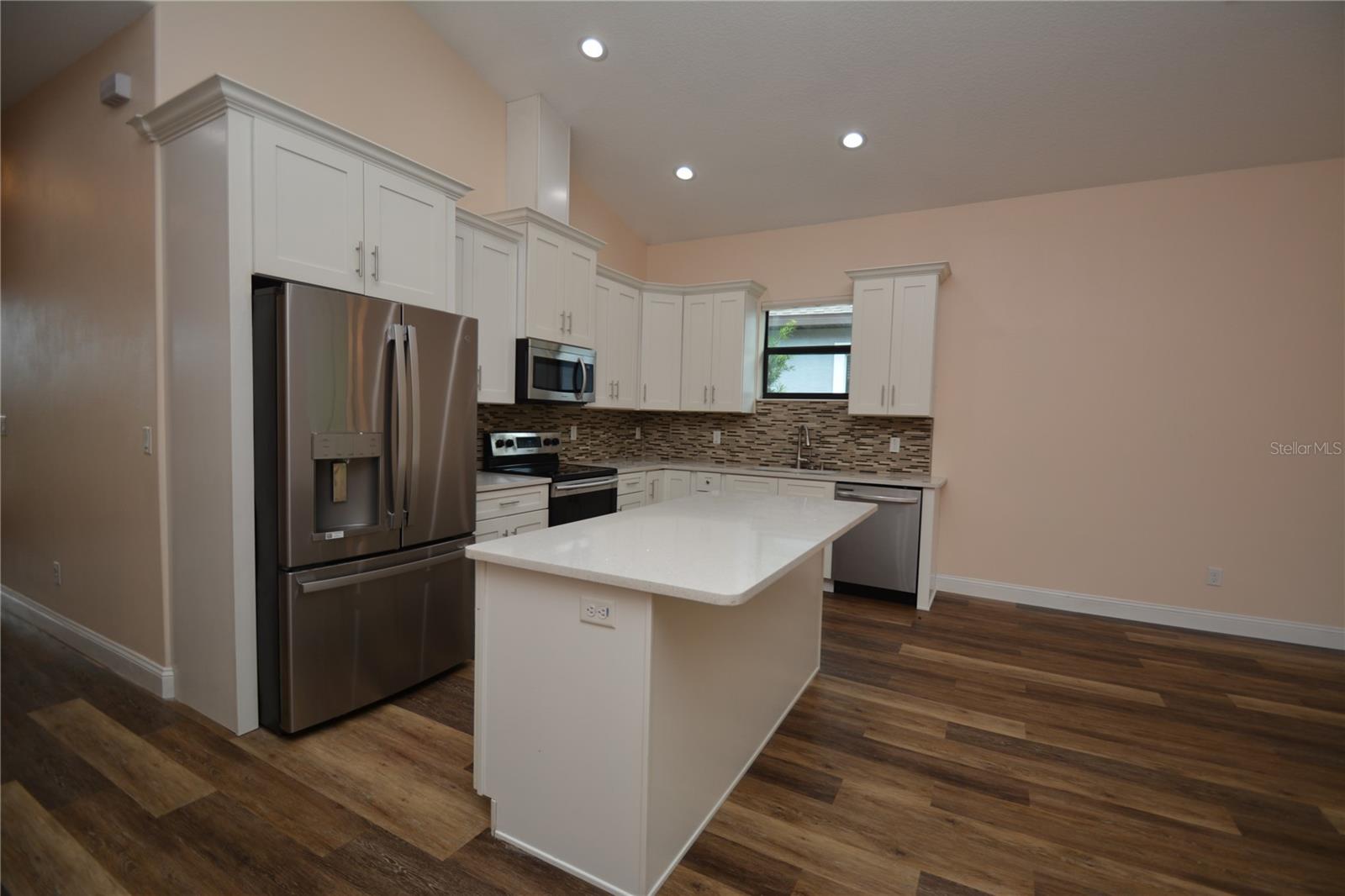 Image 4 of 35 For 61 Green Circle