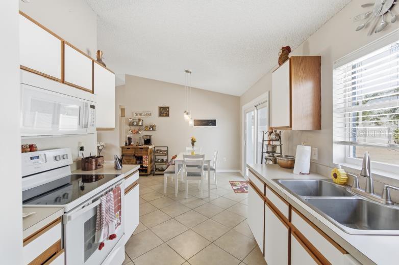 Image 27 of 45 For 8 Rolling Fern Place