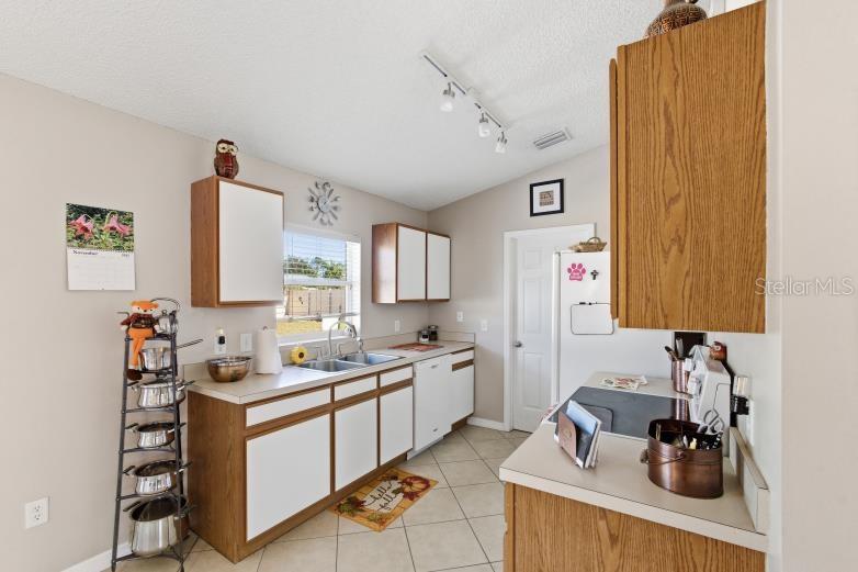 Image 29 of 45 For 8 Rolling Fern Place