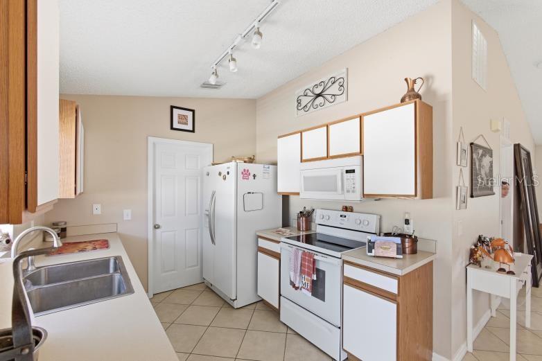 Image 30 of 45 For 8 Rolling Fern Place