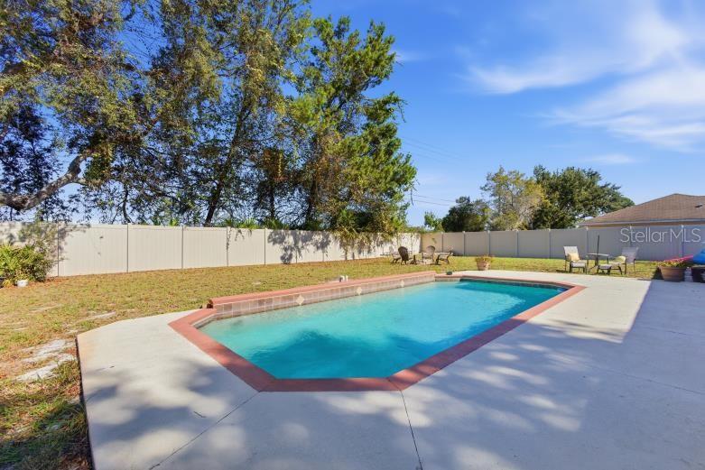 Image 7 of 45 For 8 Rolling Fern Place