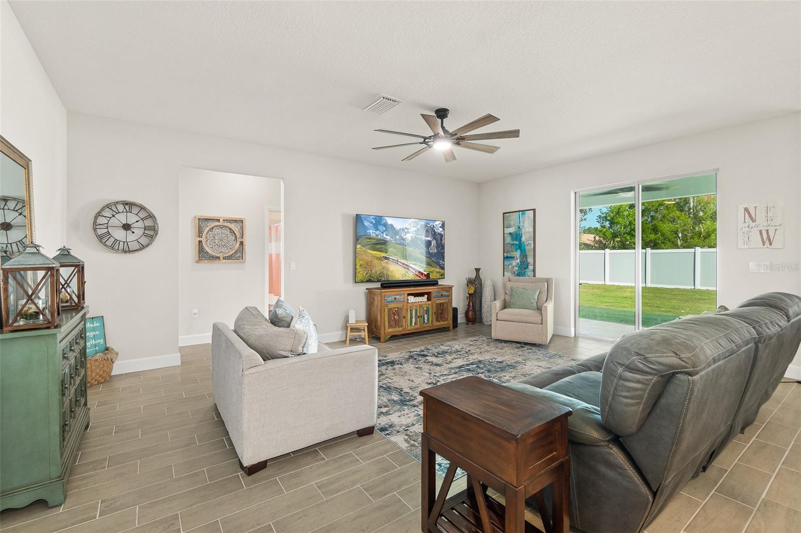 Image 13 of 54 For 5 Roxton Lane