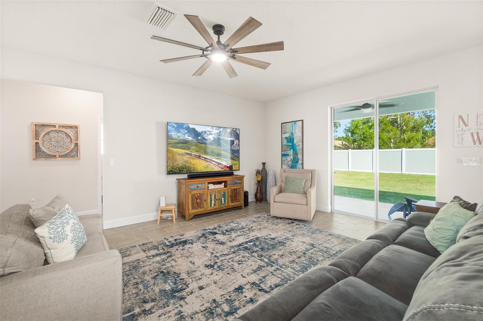 Image 14 of 54 For 5 Roxton Lane