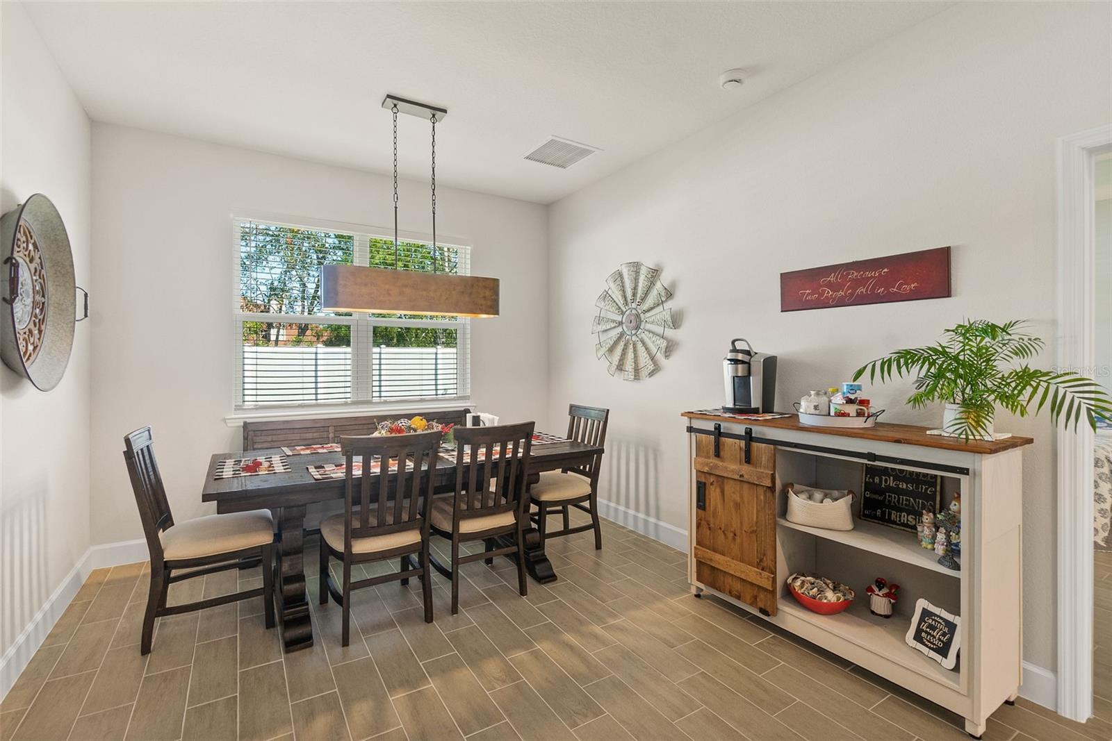 Image 22 of 54 For 5 Roxton Lane