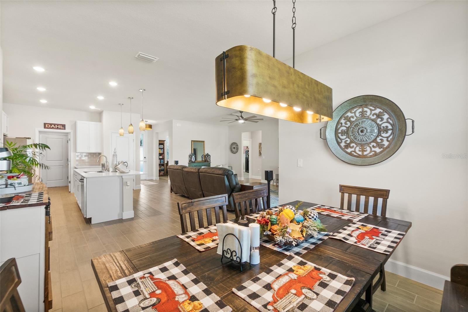 Image 23 of 54 For 5 Roxton Lane