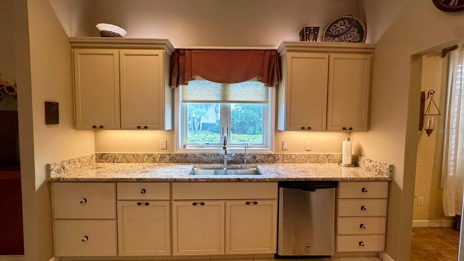 Image 21 of 66 For 55 Bay Pointe Drive