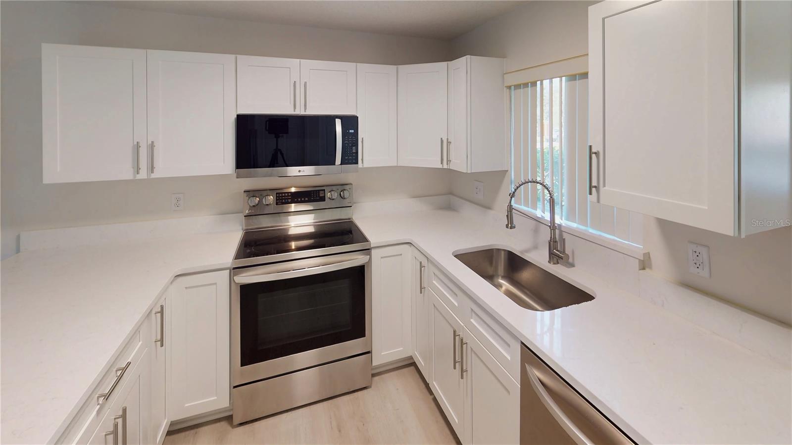 Image 13 of 39 For 14 Wellshire Lane