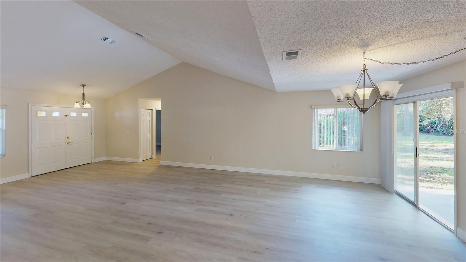 Image 15 of 39 For 14 Wellshire Lane