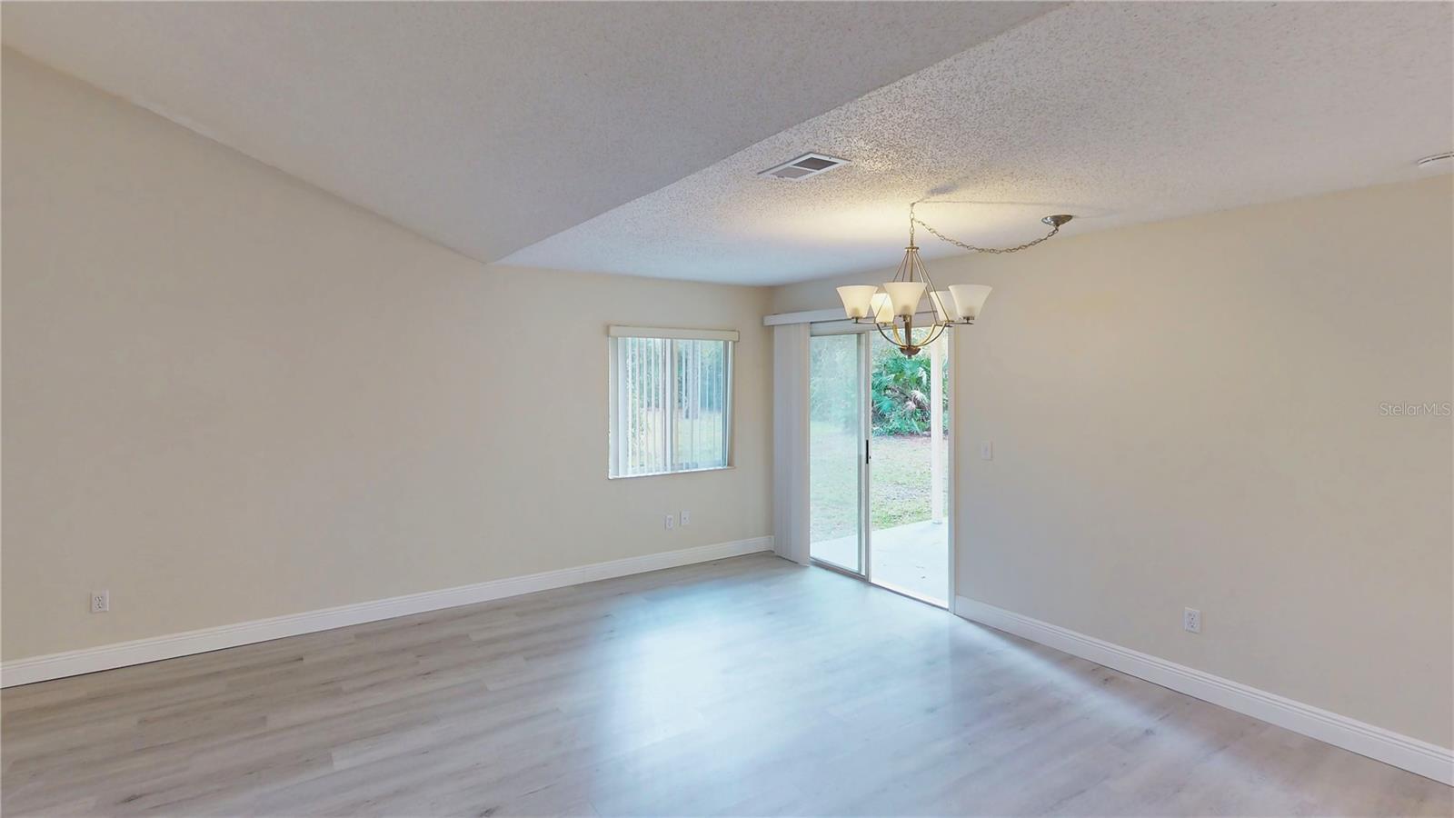 Image 16 of 39 For 14 Wellshire Lane