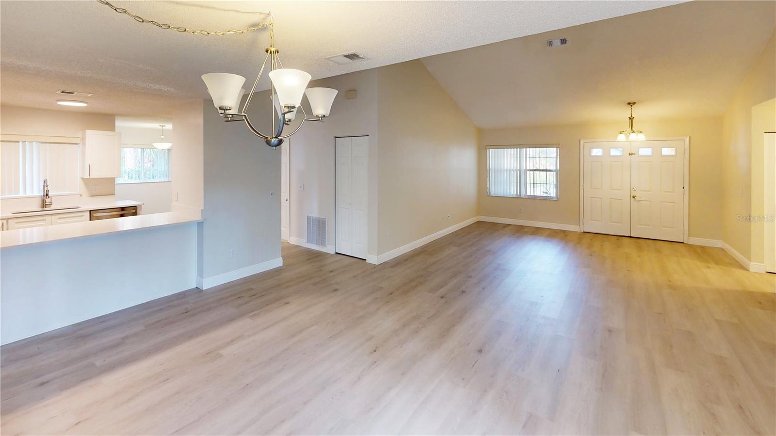 Image 21 of 39 For 14 Wellshire Lane