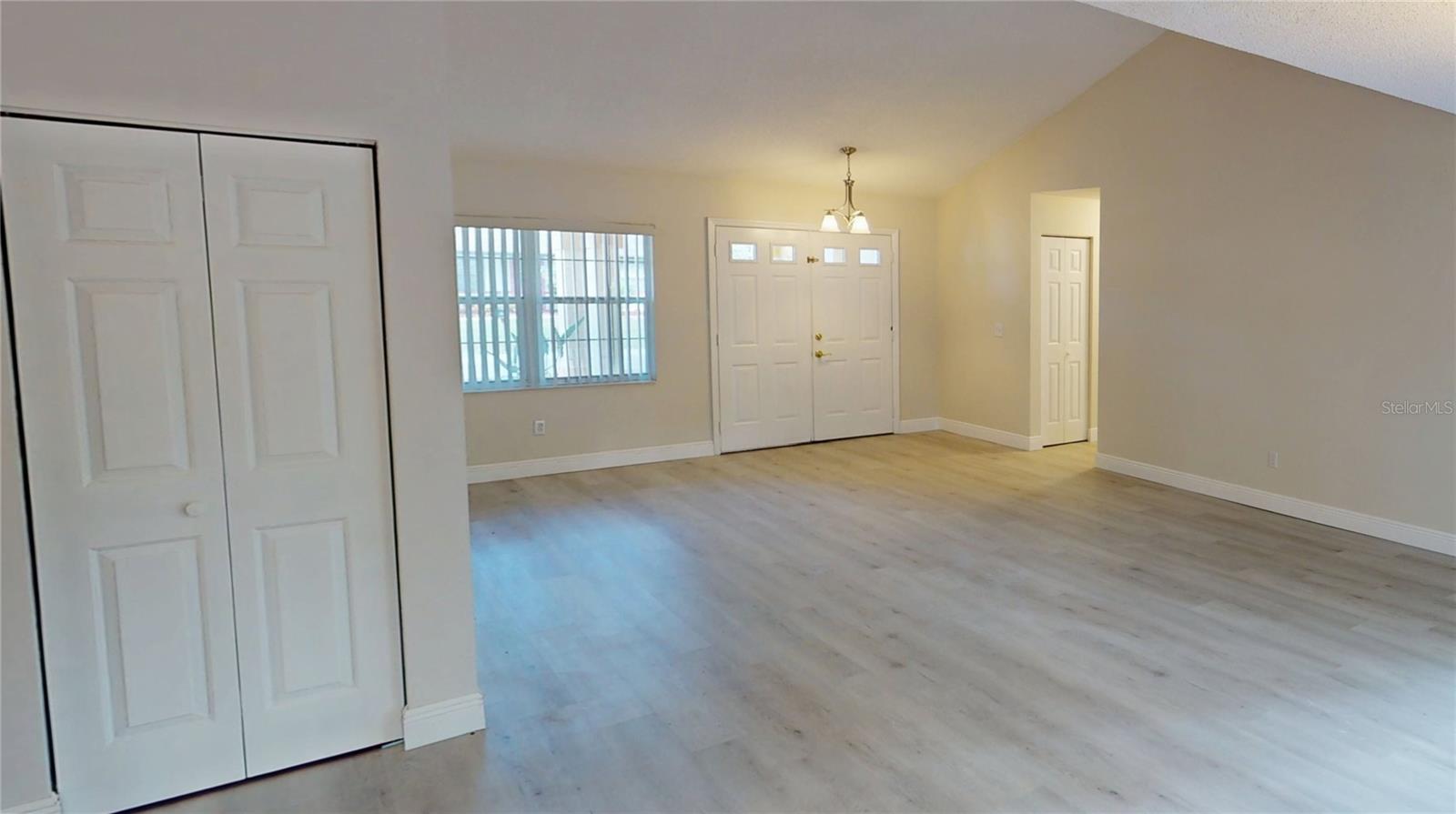 Image 22 of 39 For 14 Wellshire Lane