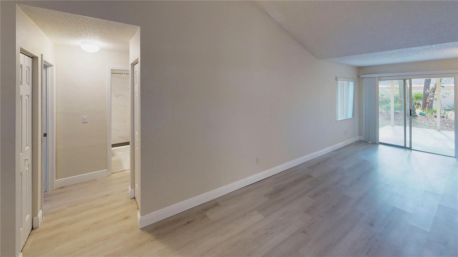 Image 23 of 39 For 14 Wellshire Lane