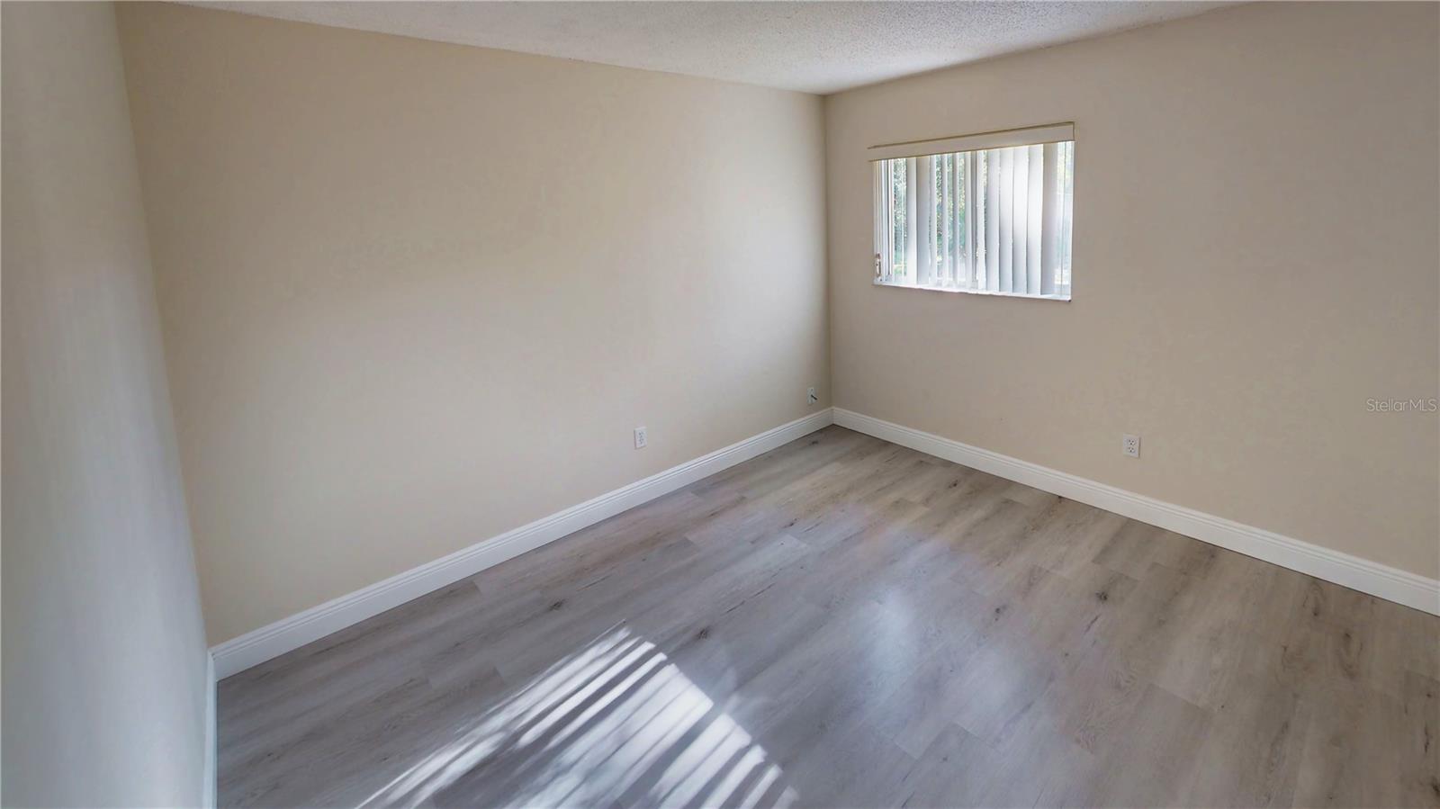 Image 25 of 39 For 14 Wellshire Lane