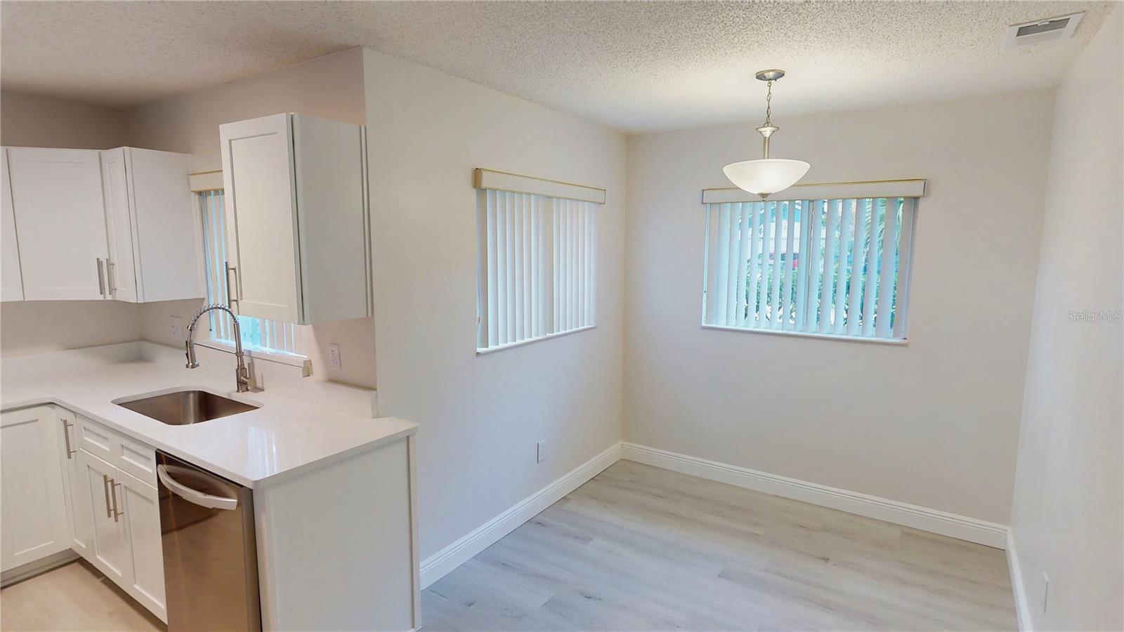 Image 9 of 39 For 14 Wellshire Lane