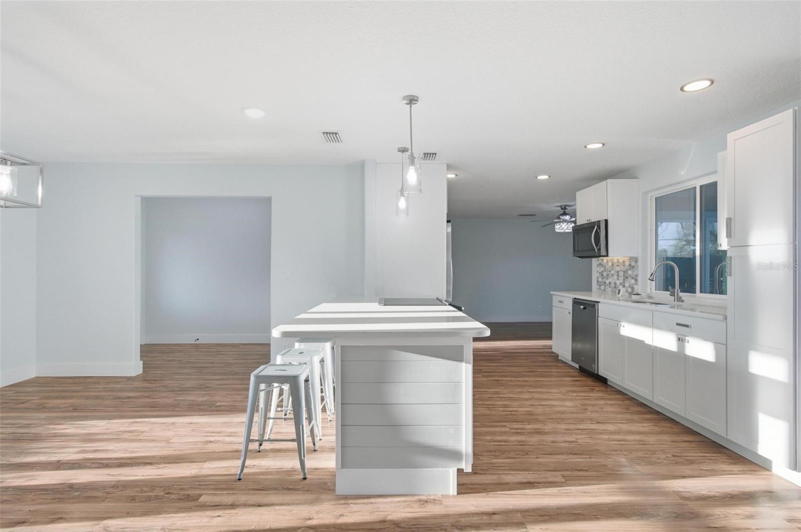 Image 10 of 63 For 7 Clarendon Court S