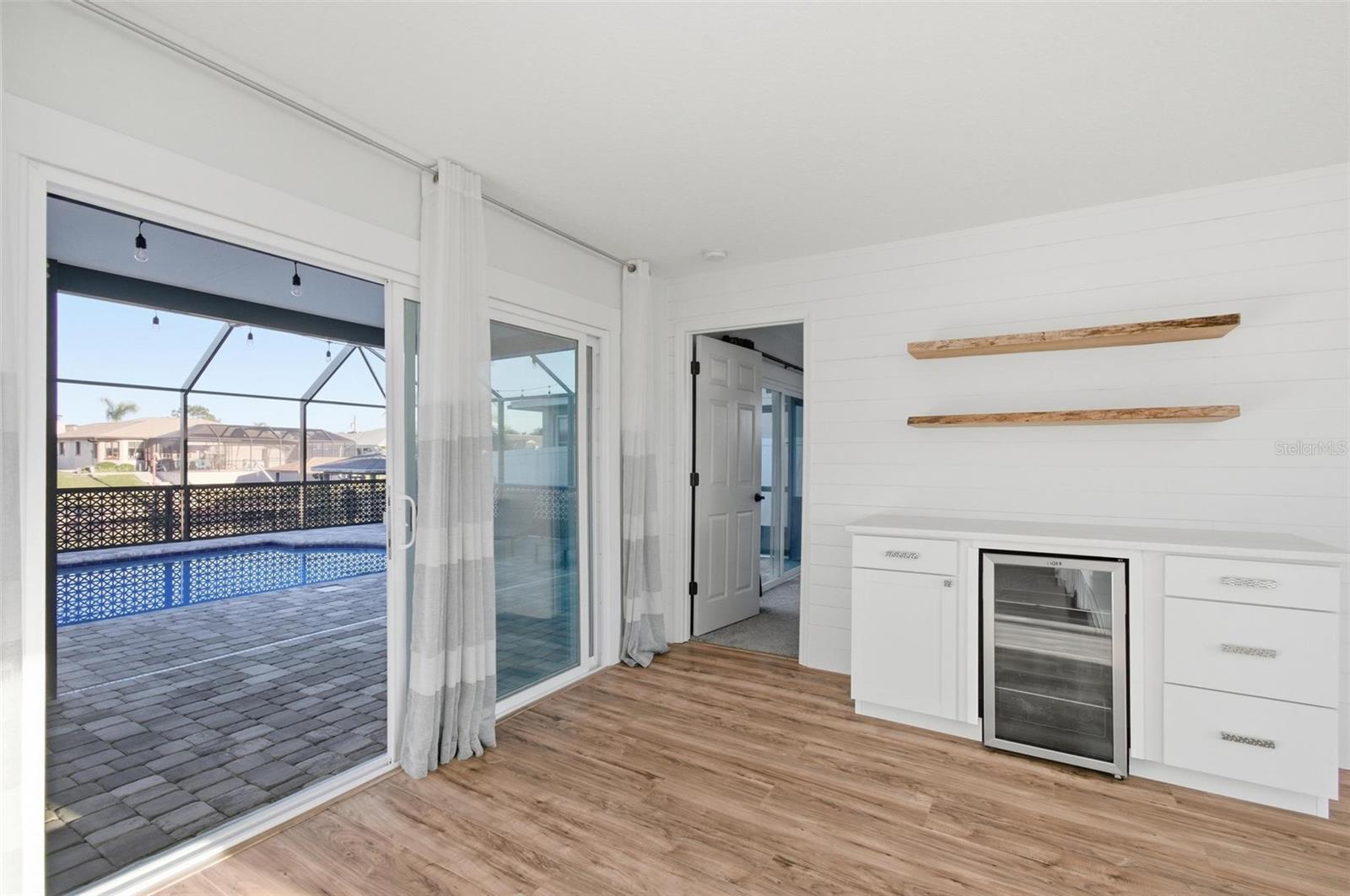 Image 16 of 63 For 7 Clarendon Court S