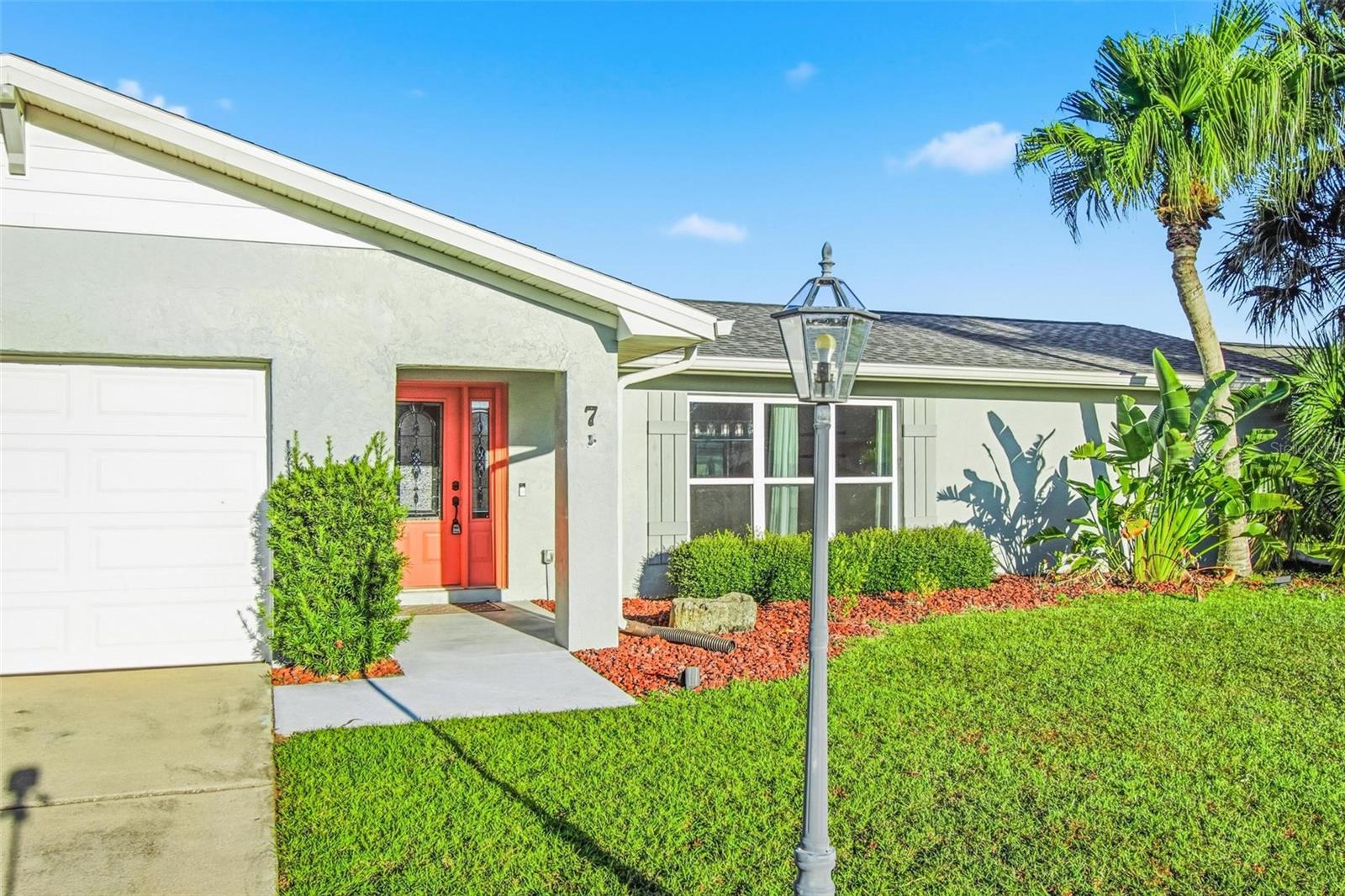 Image 2 of 63 For 7 Clarendon Court S