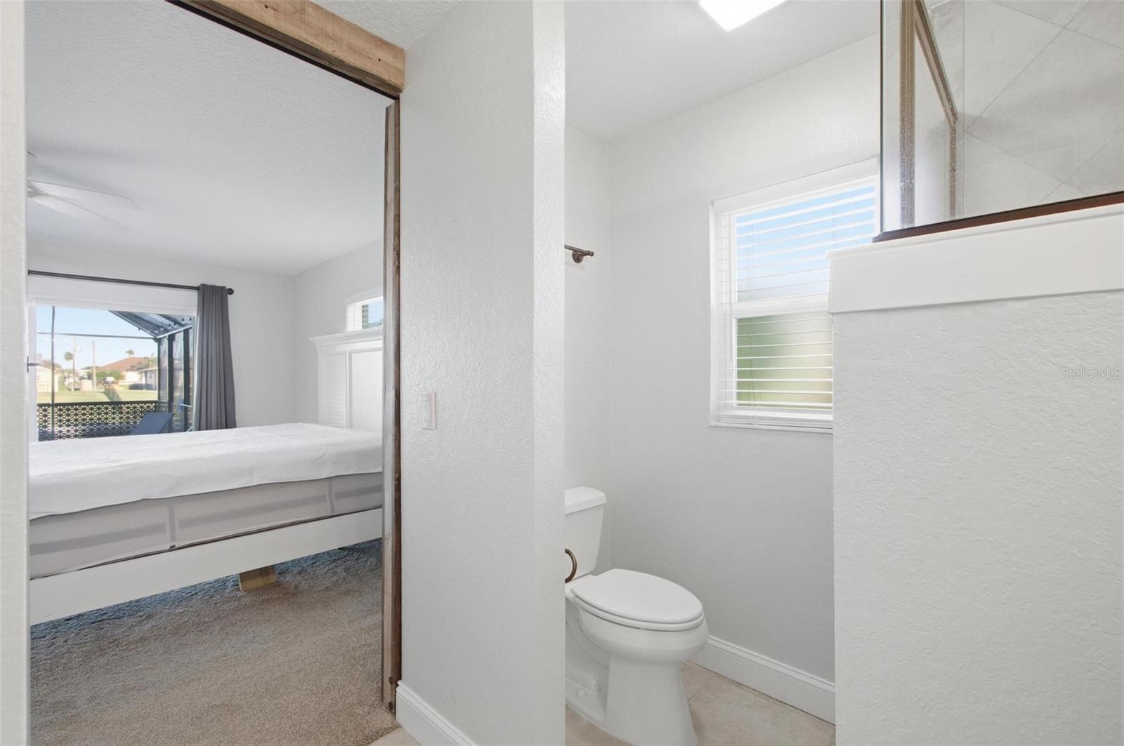 Image 22 of 63 For 7 Clarendon Court S