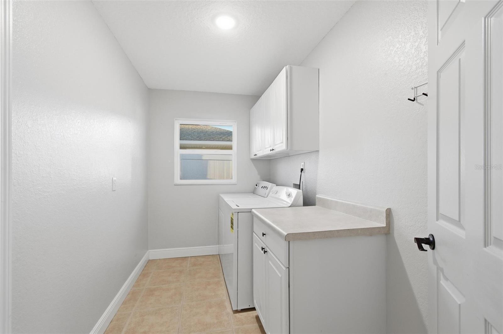 Image 27 of 63 For 7 Clarendon Court S