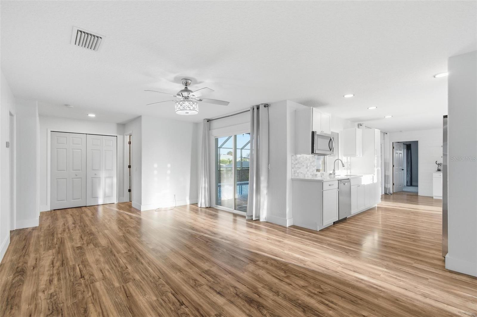 Image 28 of 63 For 7 Clarendon Court S