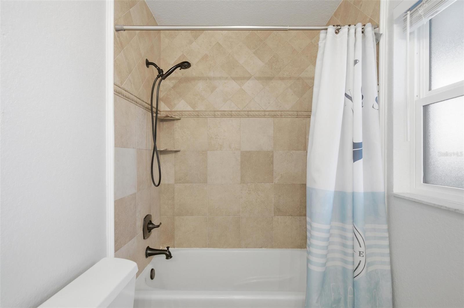 Image 37 of 63 For 7 Clarendon Court S