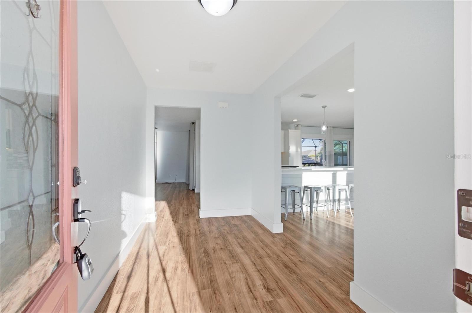 Image 4 of 63 For 7 Clarendon Court S