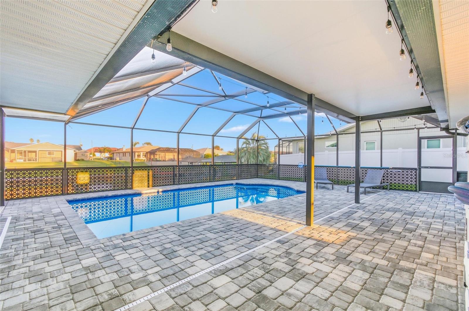 Image 41 of 63 For 7 Clarendon Court S