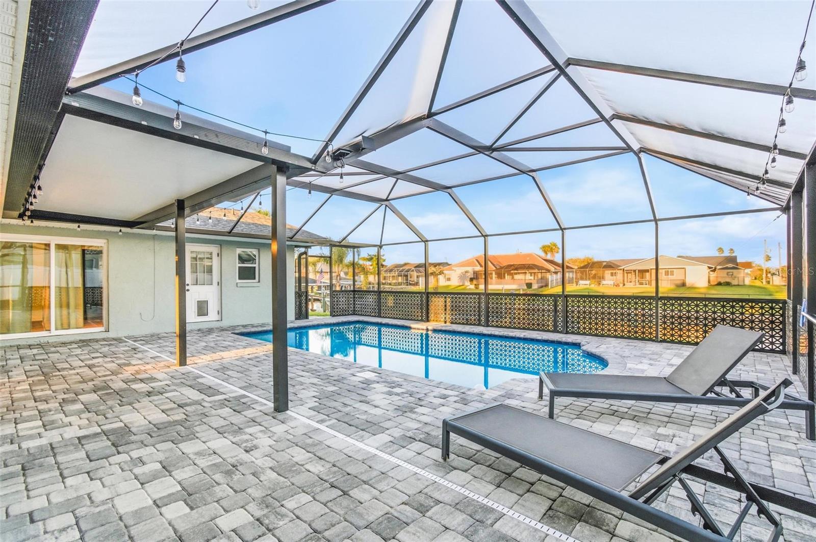 Image 43 of 63 For 7 Clarendon Court S