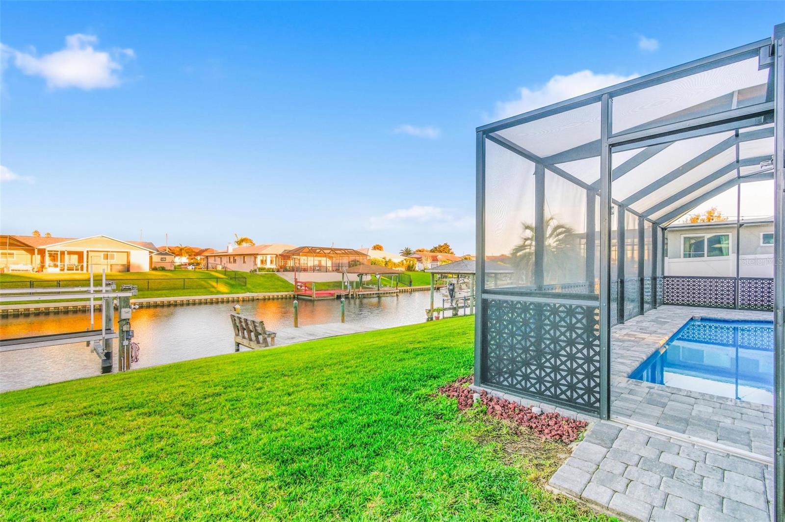 Image 47 of 63 For 7 Clarendon Court S