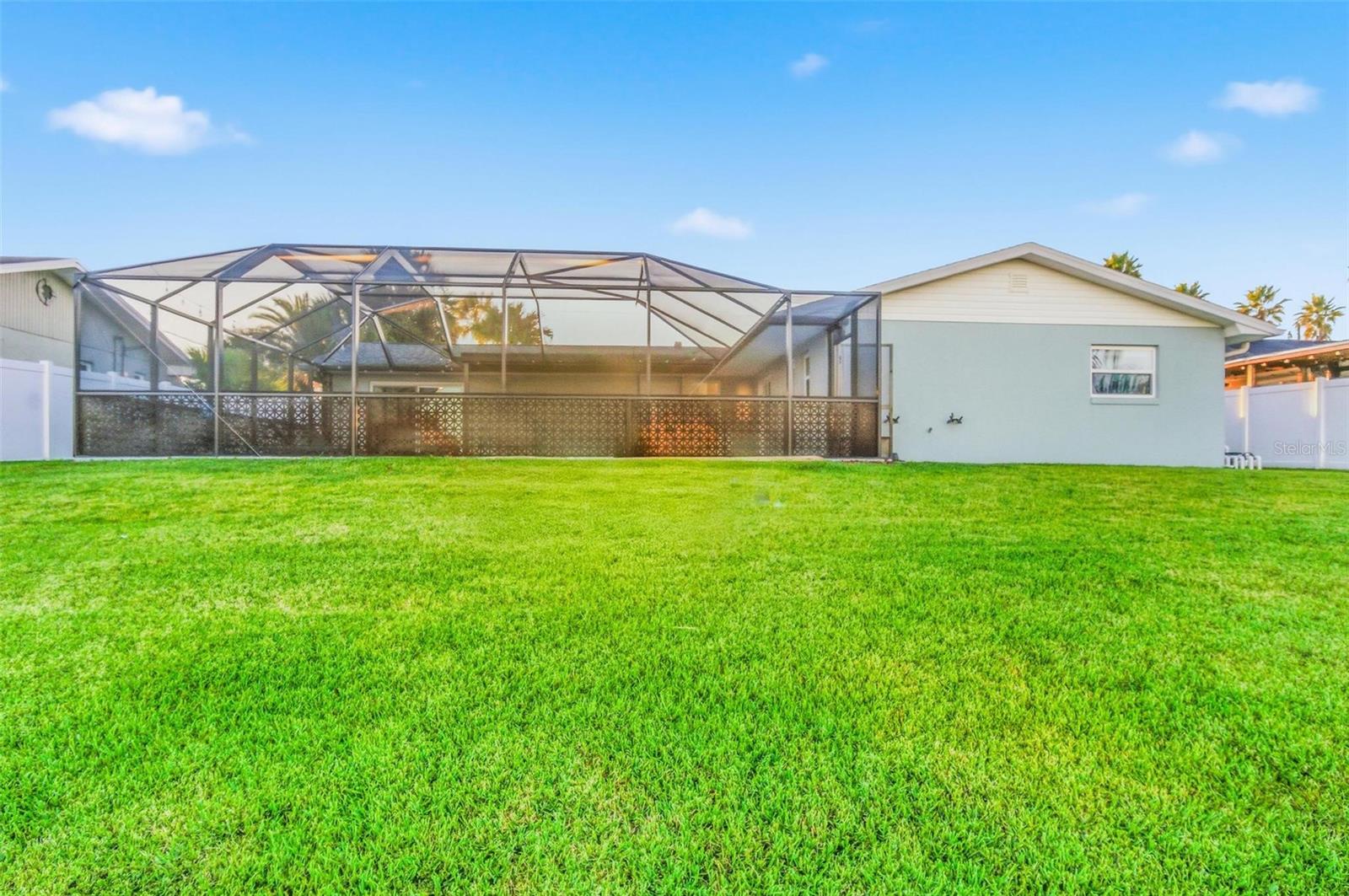 Image 49 of 63 For 7 Clarendon Court S