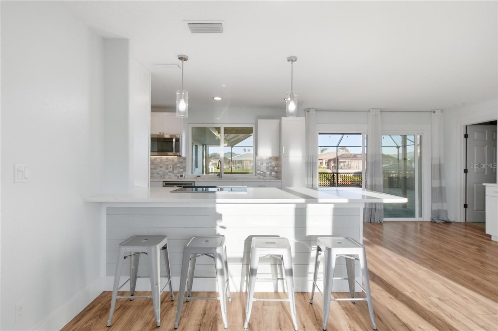 Image 9 of 63 For 7 Clarendon Court S