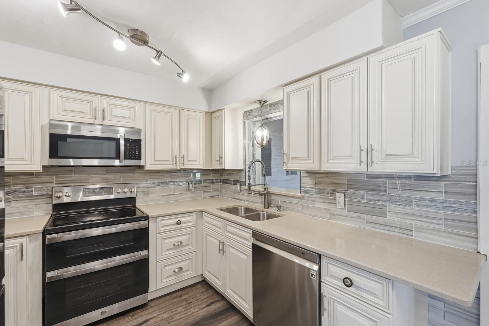 Image 11 of 36 For 932 Lora Street