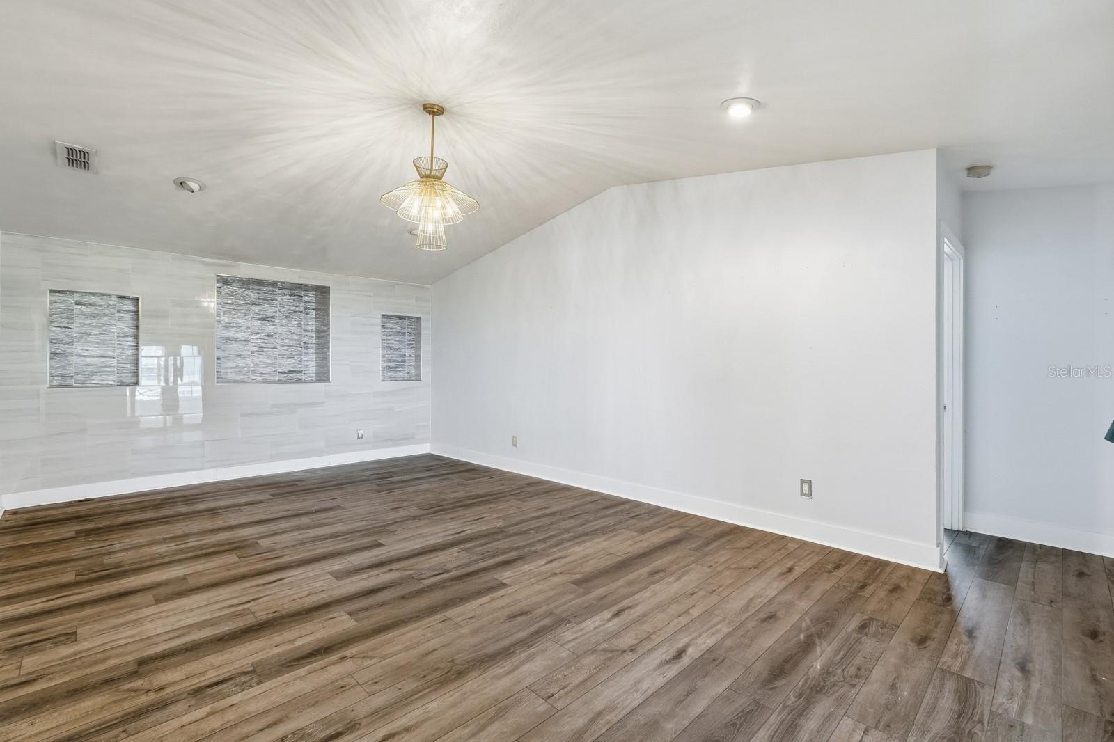 Image 12 of 36 For 932 Lora Street