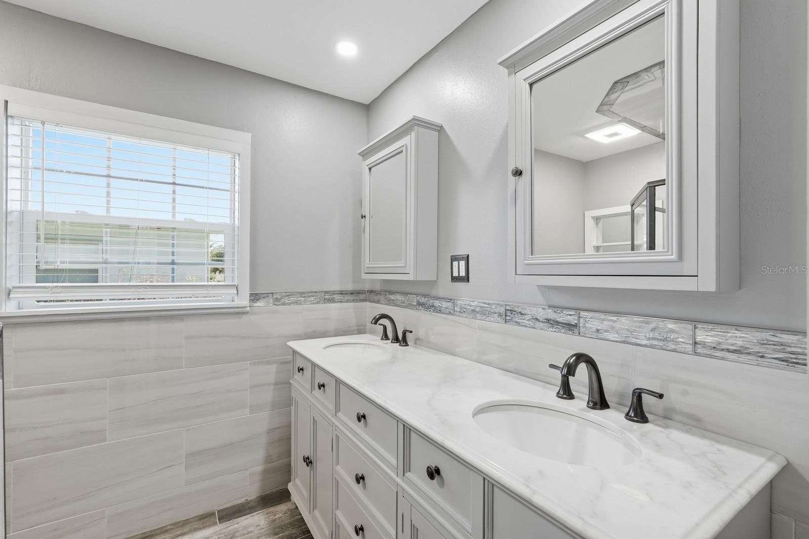 Image 18 of 36 For 932 Lora Street