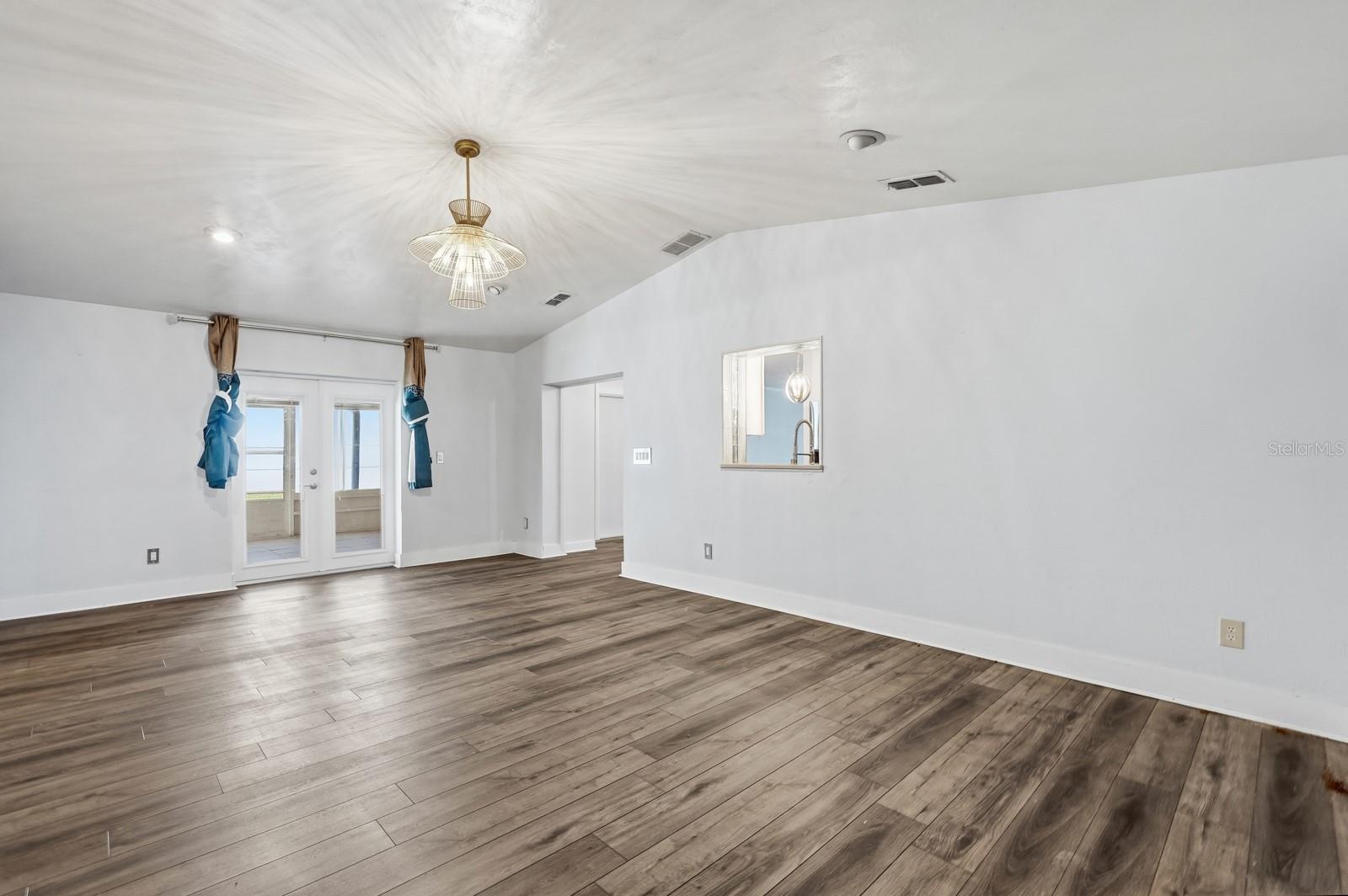 Image 23 of 36 For 932 Lora Street