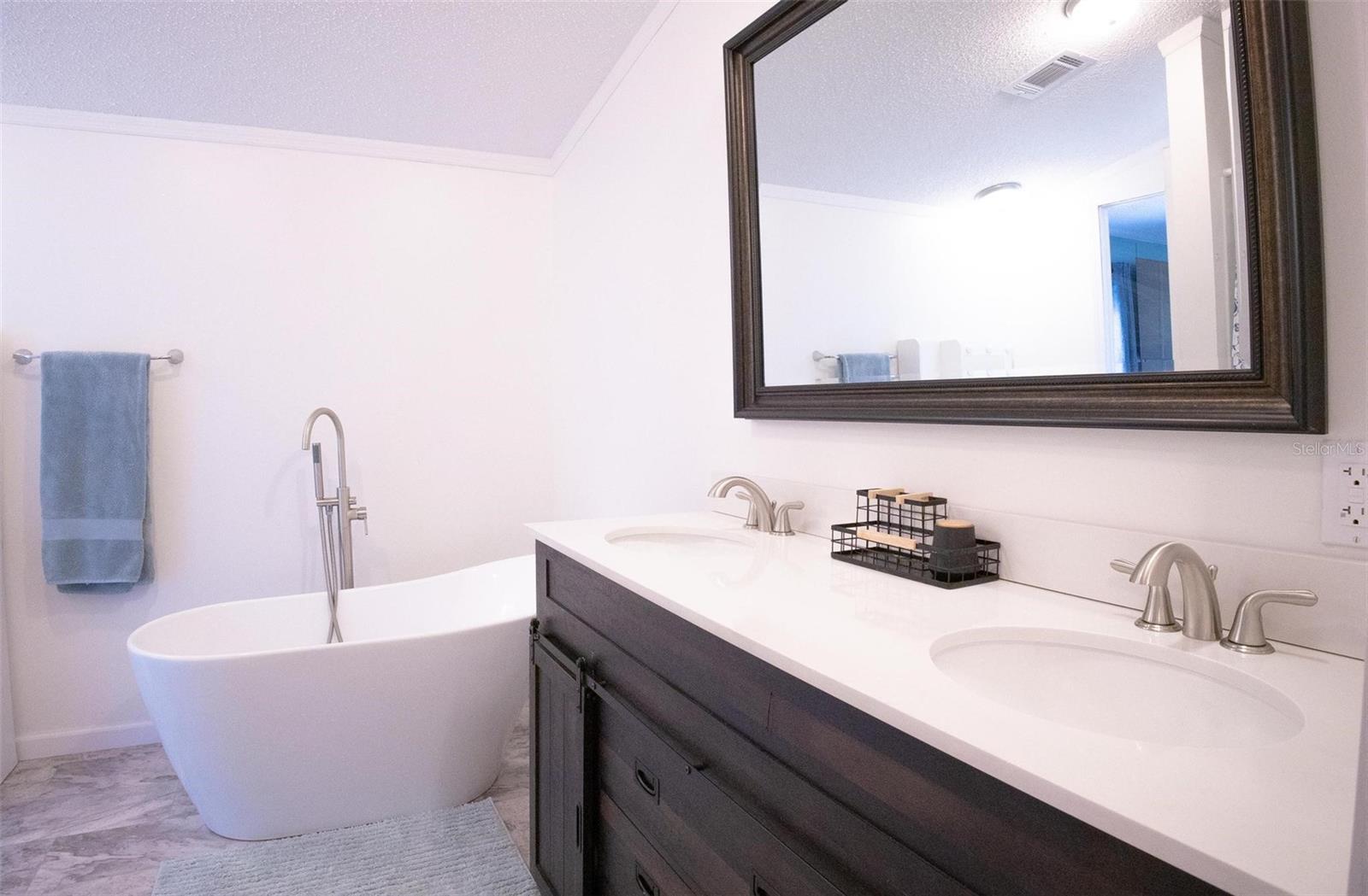 Image 15 of 36 For 112 Click Road