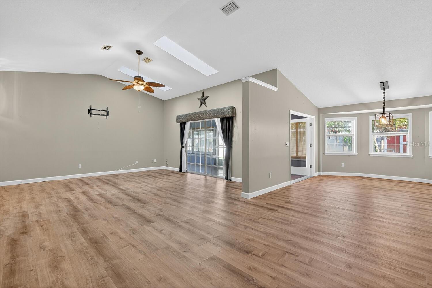 Image 4 of 22 For 34 Beauford Lane