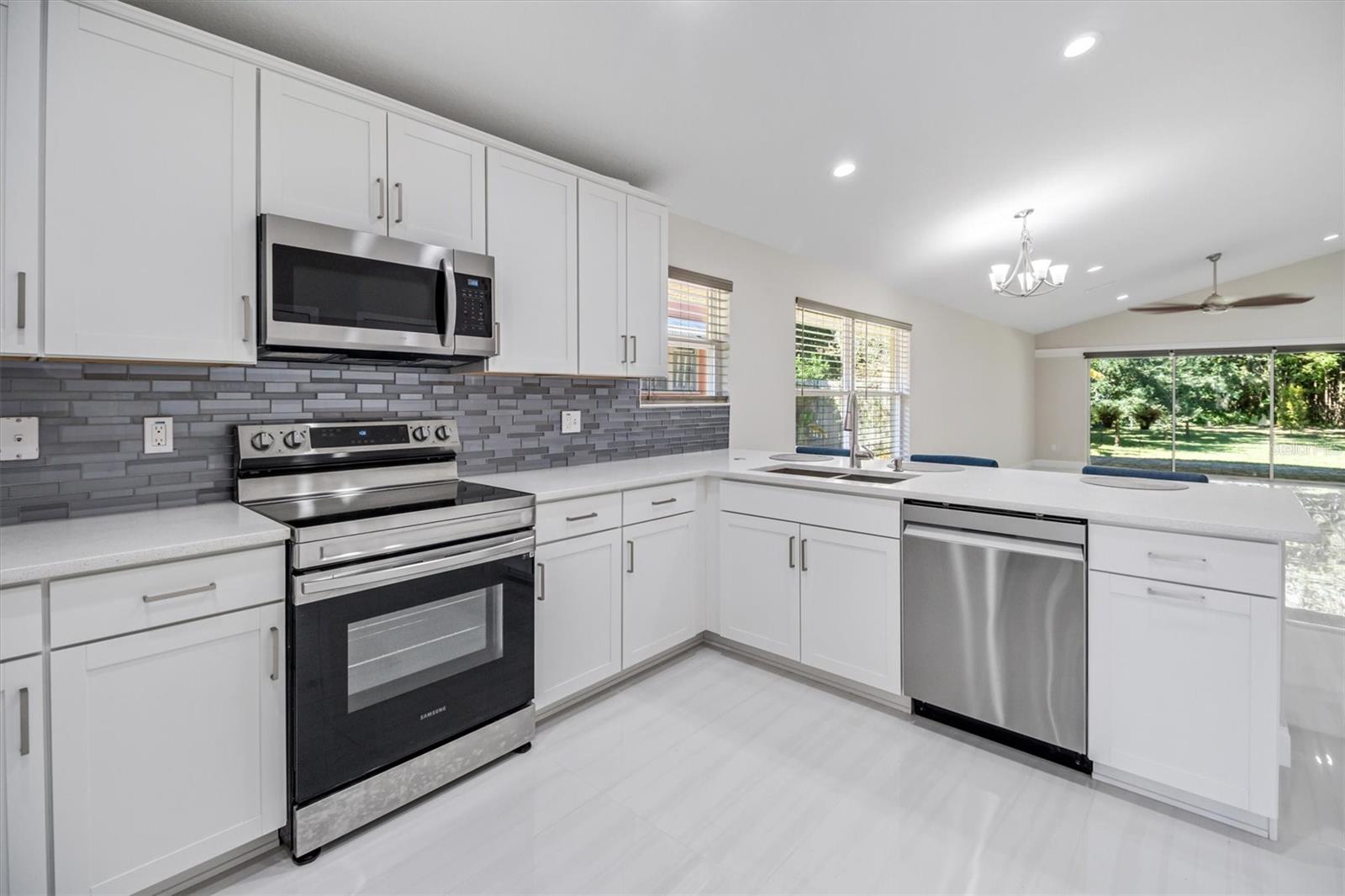 Image 13 of 36 For 53 Wilmette Avenue