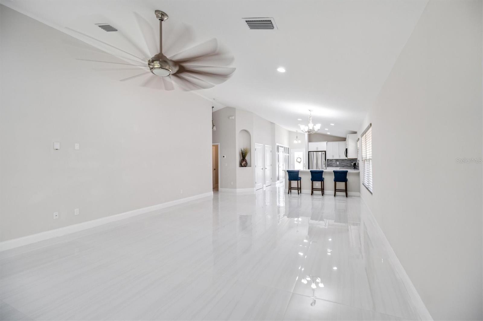 Image 18 of 36 For 53 Wilmette Avenue