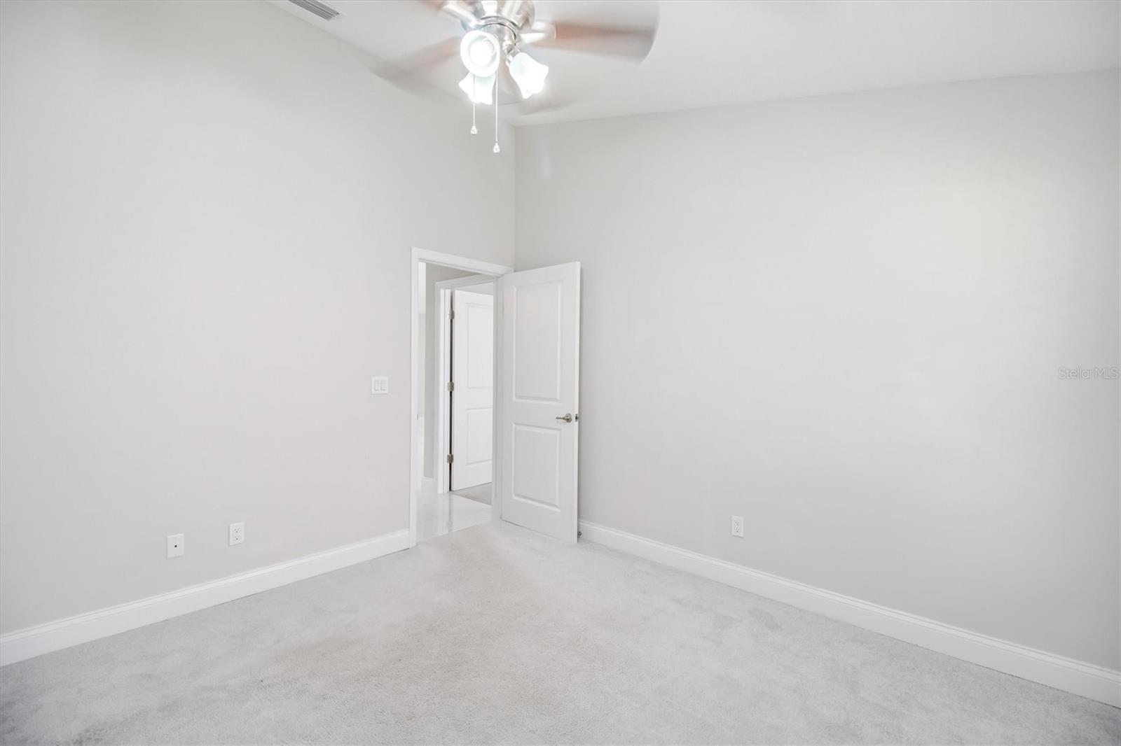 Image 21 of 36 For 53 Wilmette Avenue