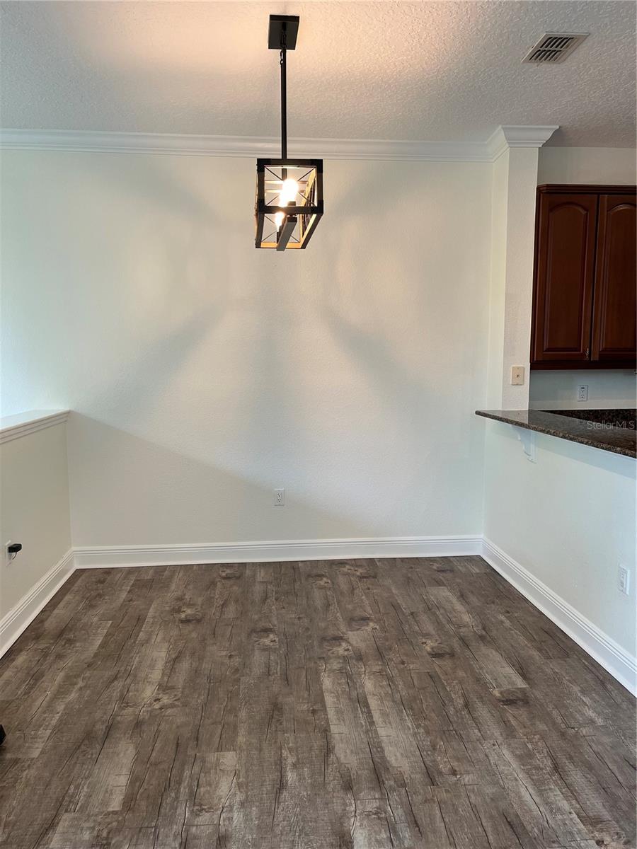 Image 8 of 27 For 200 Riverview Bend S 921