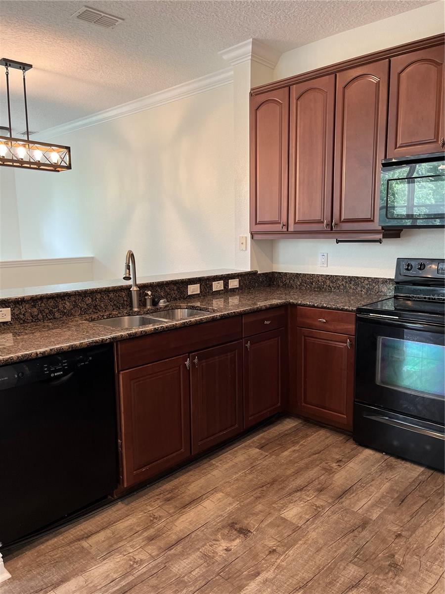 Image 9 of 27 For 200 Riverview Bend S 921