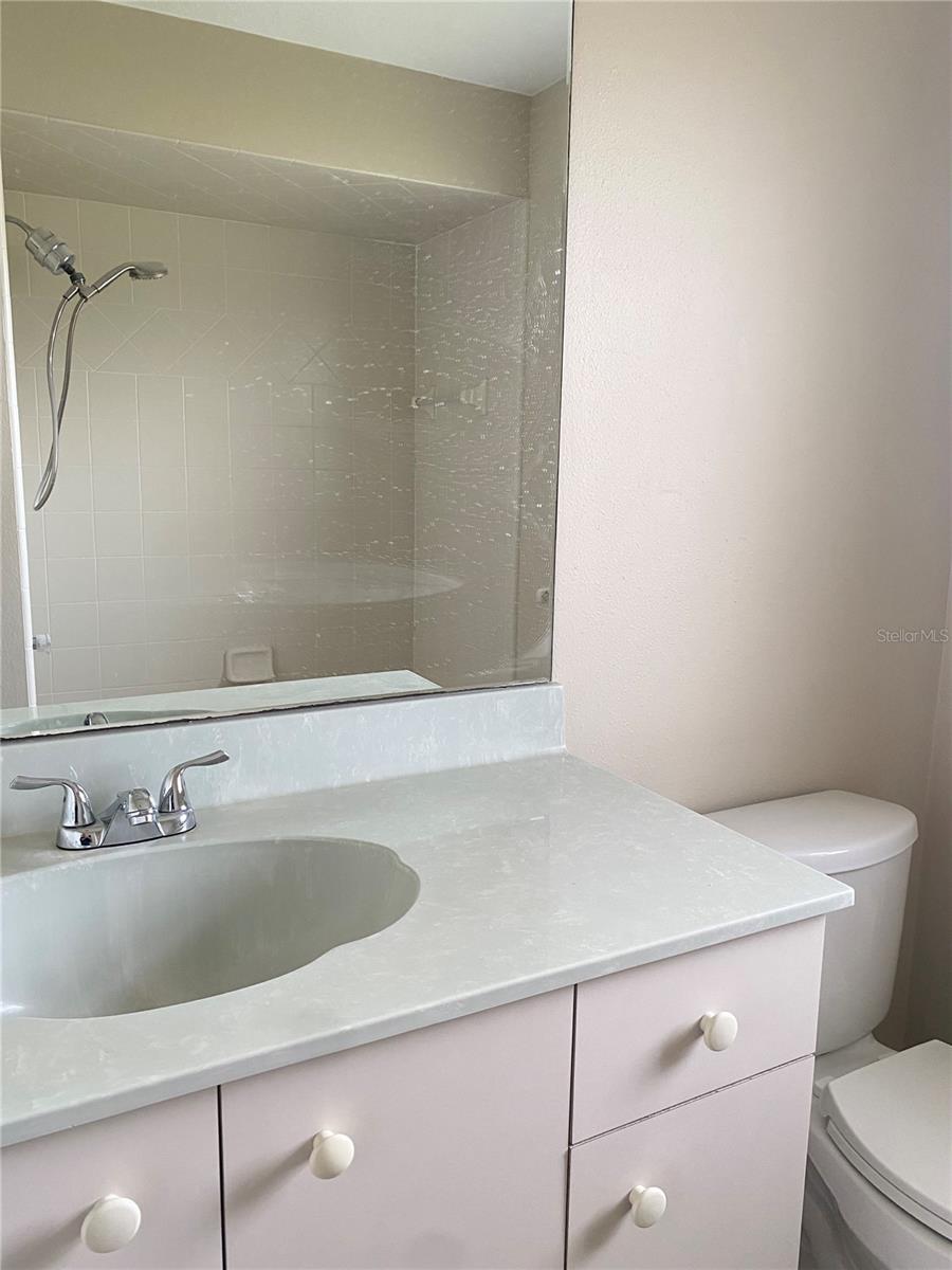 Image 14 of 16 For 6 Woodshaw Lane