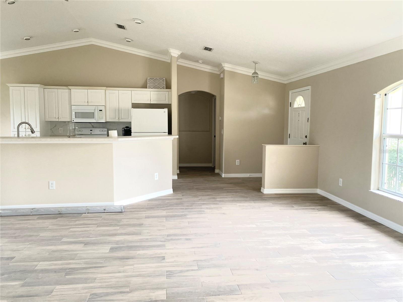 Image 6 of 16 For 6 Woodshaw Lane