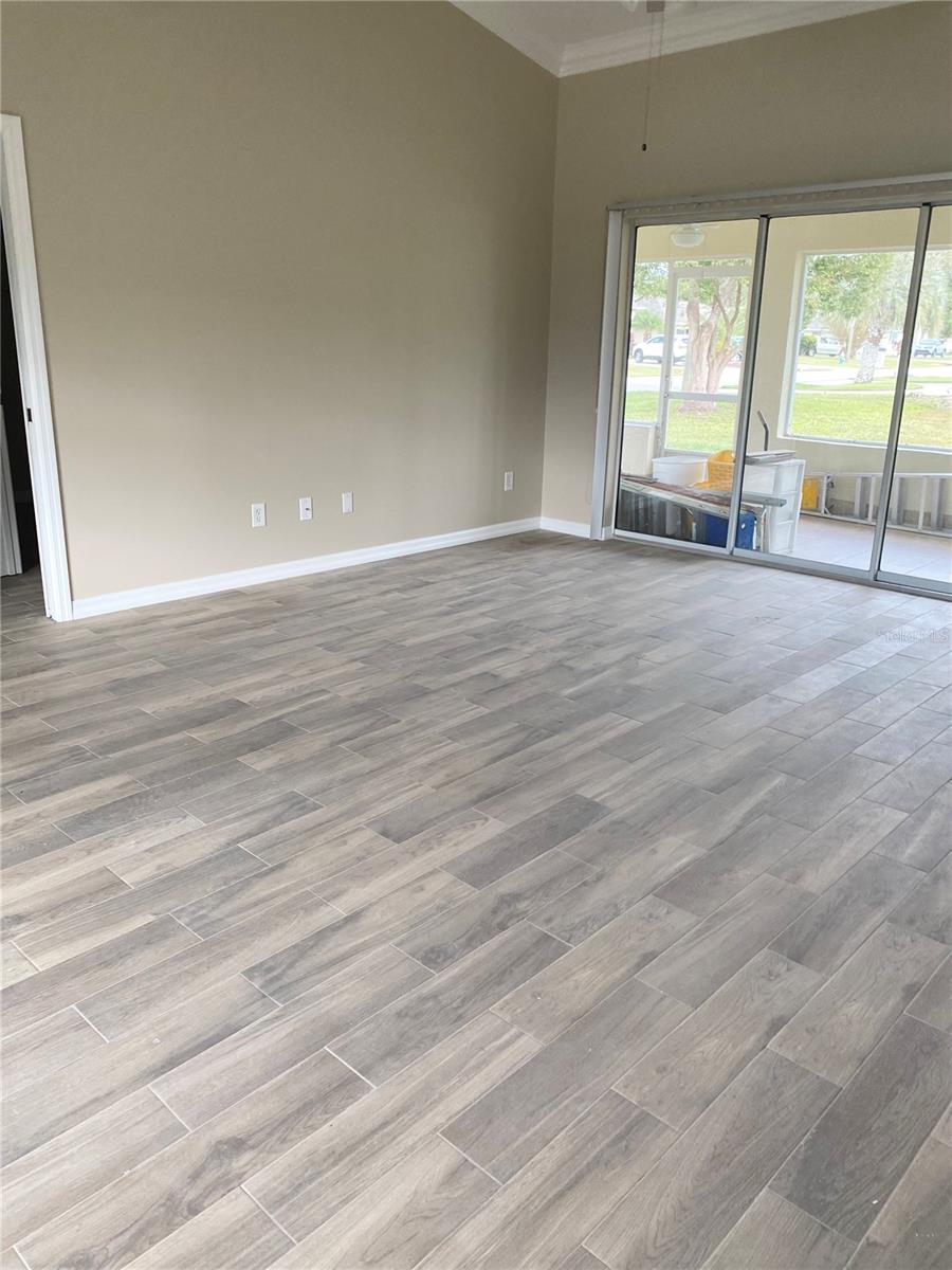 Image 7 of 16 For 6 Woodshaw Lane