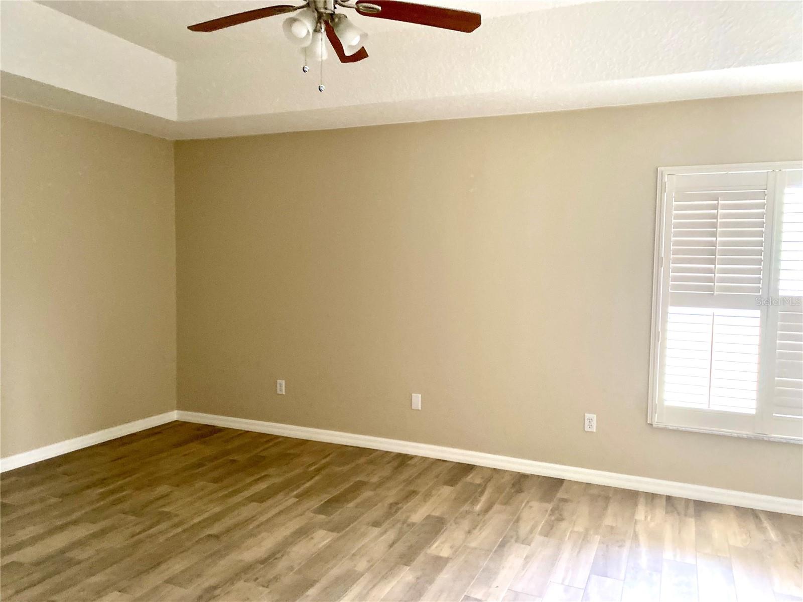 Image 9 of 16 For 6 Woodshaw Lane