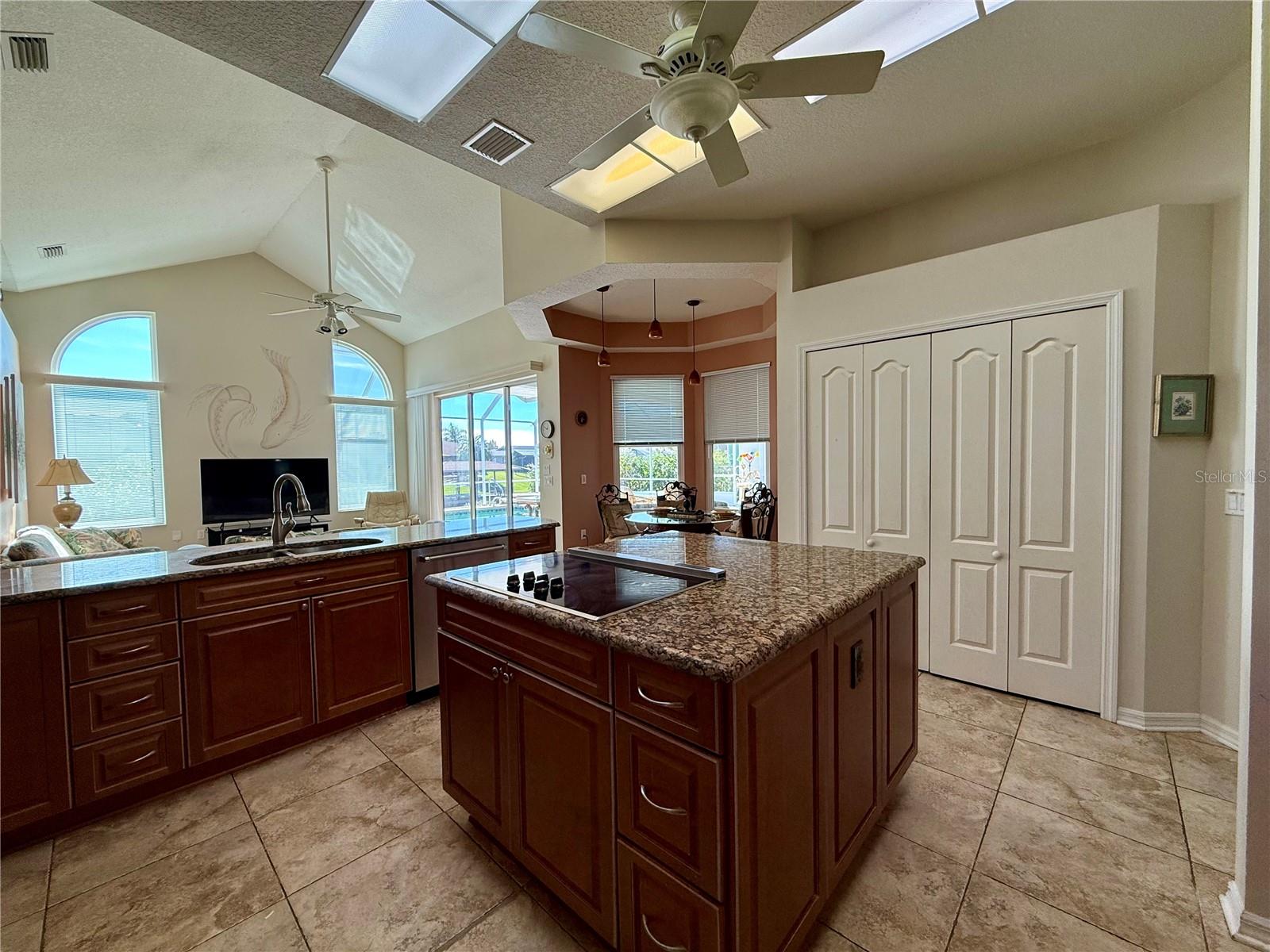 Image 6 of 26 For 4 Cherry Court