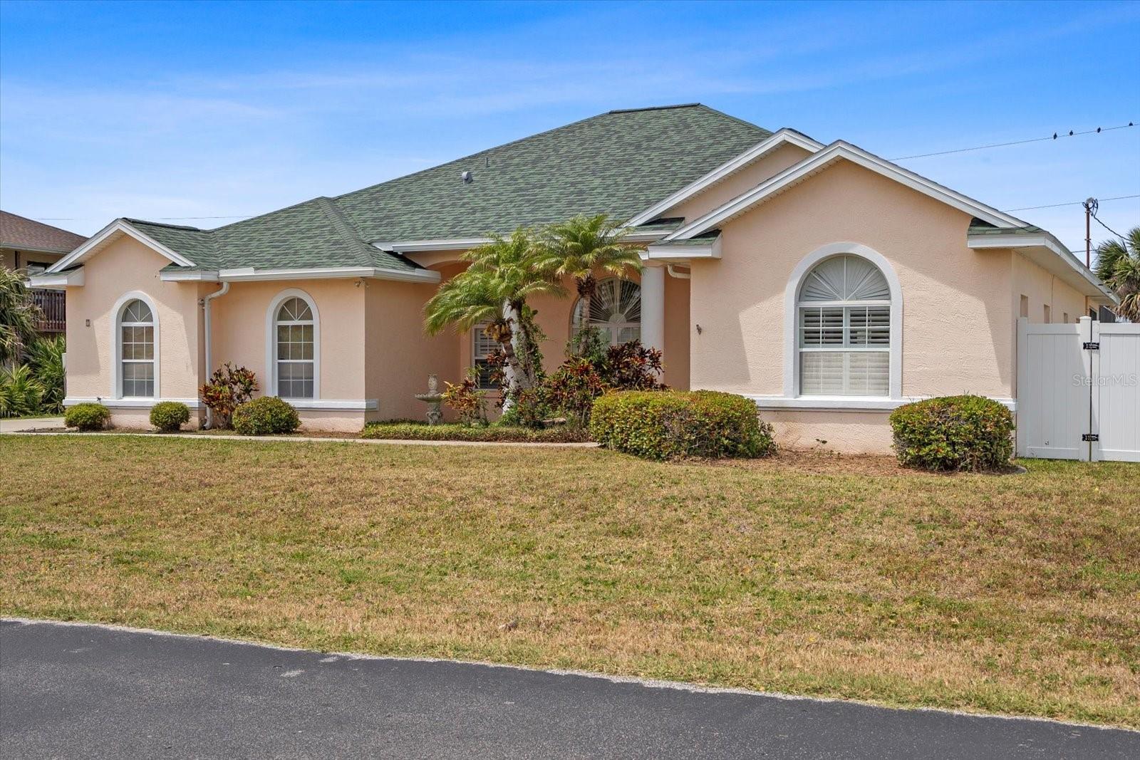 Image 10 of 46 For 7 Beachside Drive